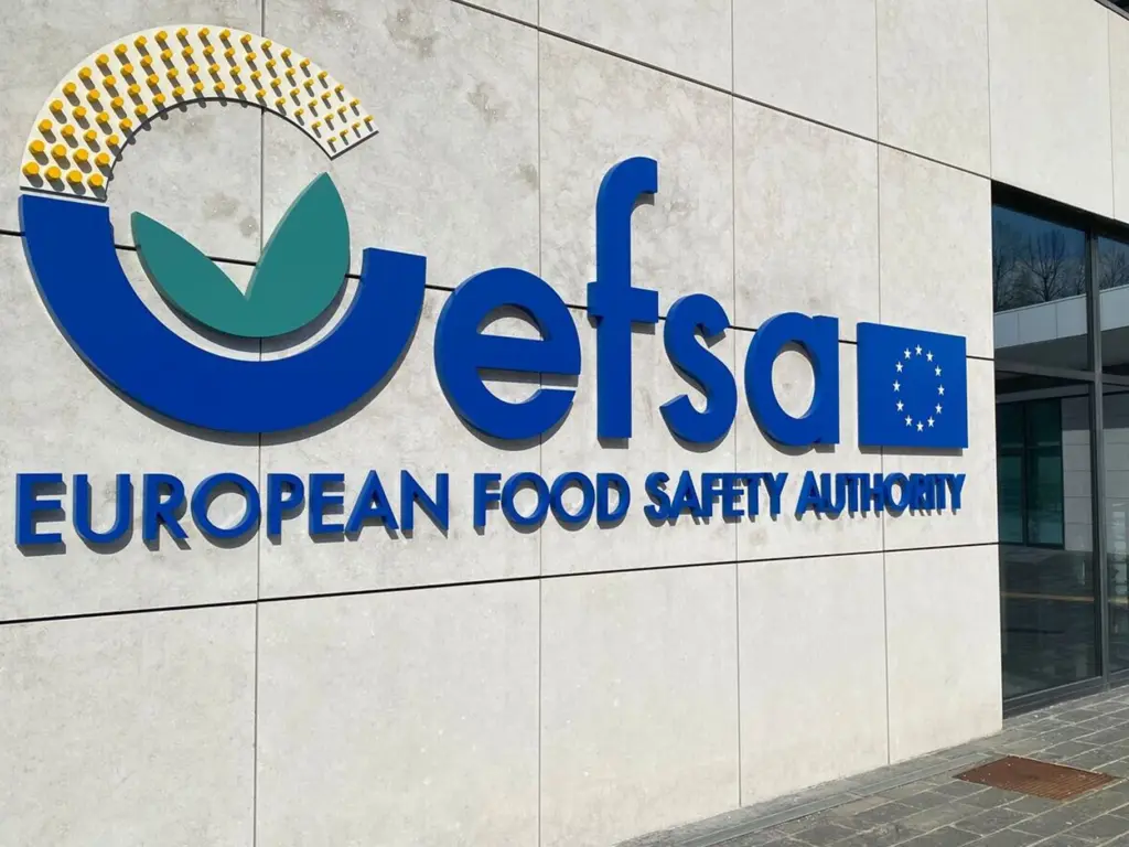 Fachada de la Autoridad Europea de Seguridad Alimentaria EFSA, organismo que publica el informe 2024 sobre residuos de pesticidas en alimentos.