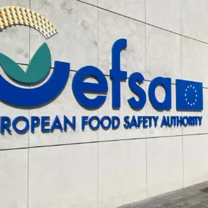 Fachada de la Autoridad Europea de Seguridad Alimentaria EFSA, organismo que publica el informe 2024 sobre residuos de pesticidas en alimentos.