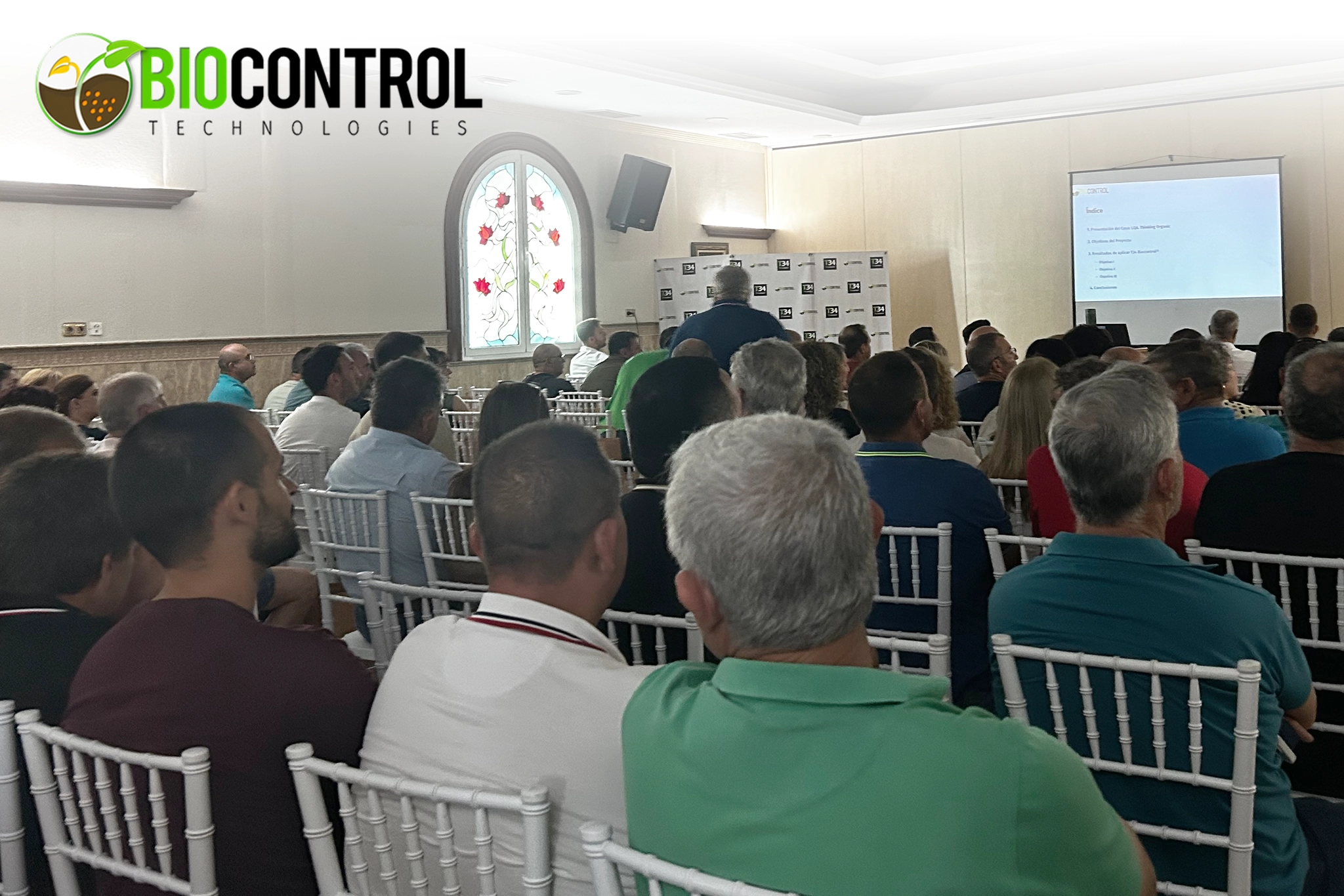 Jornada técnica T34 Biocontrol® en Almería – asistentes durante la presentación del caso de éxito en calabacín ecológico